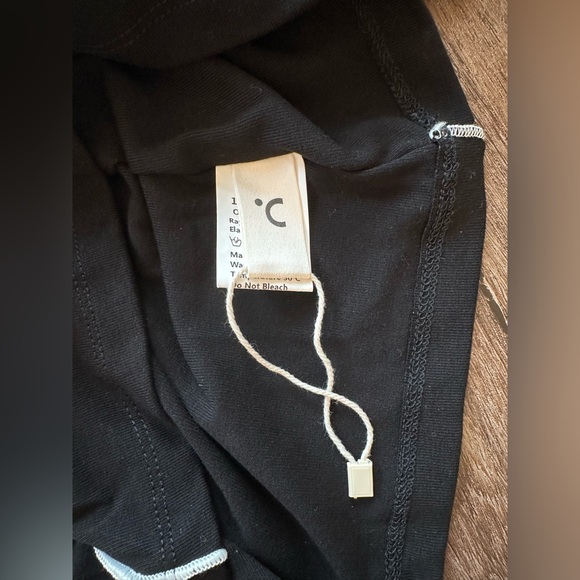 Commense Contrast Trim Lettuce Hem Mock Turtleneck in Black/White. Size S - Picture 8 of 11